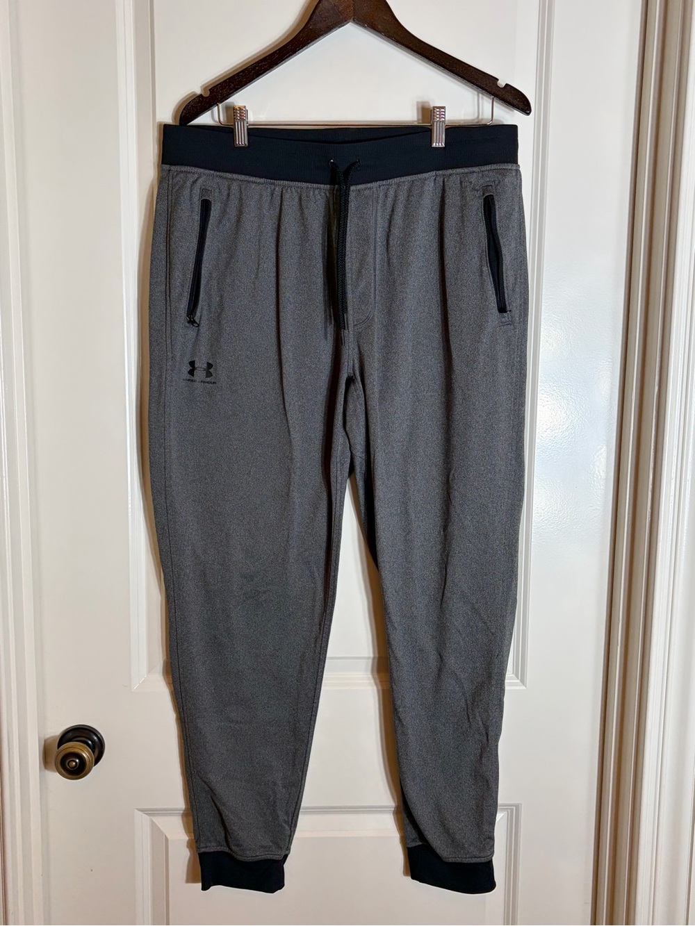 Under Armour Men's Gray/Black Athletic Joggers